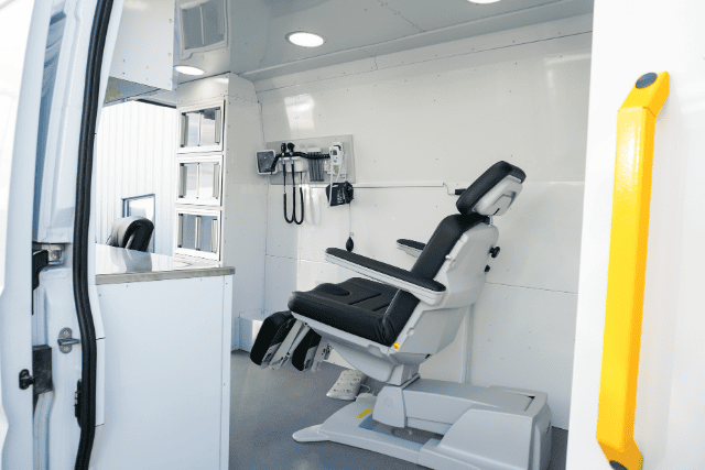Mobile-Dental-Clinic-Chair-1